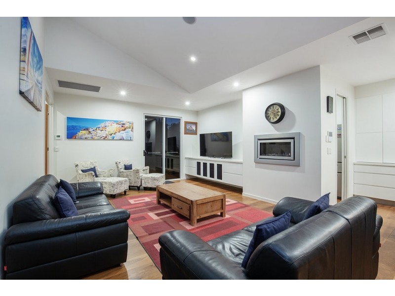 81 Magnetic Drive, Tamborine Mountain QLD 4272