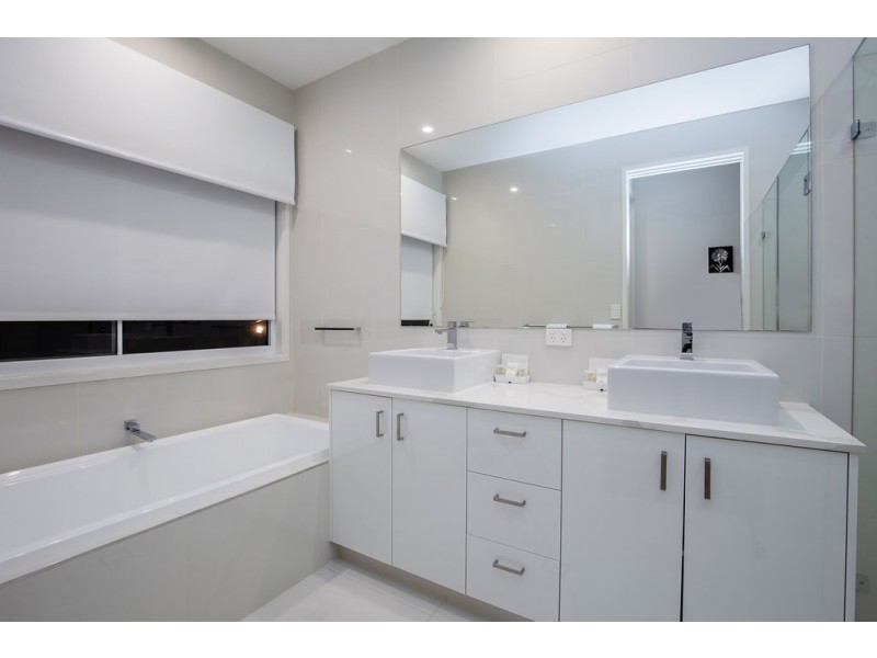 81 Magnetic Drive, Tamborine Mountain QLD 4272