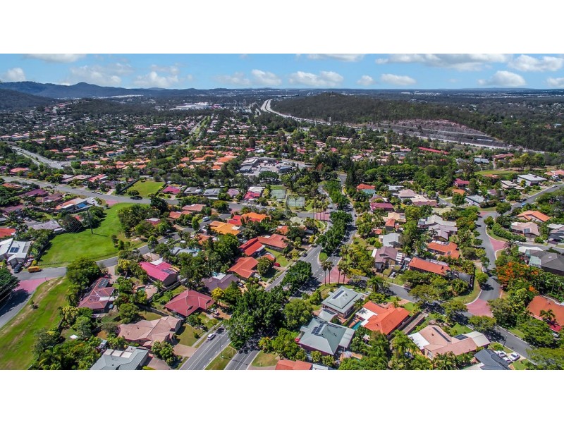 1 Nauru Place, Pacific Pines QLD 4211