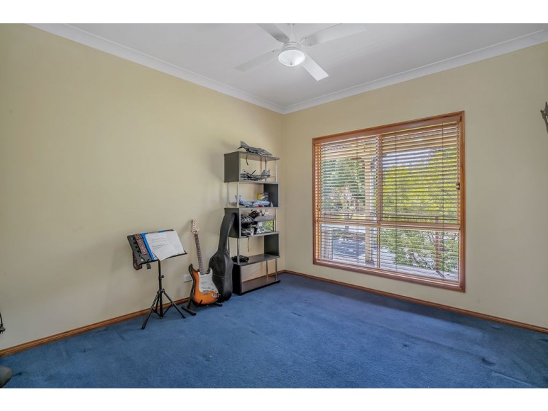 1 Nauru Place, Pacific Pines QLD 4211