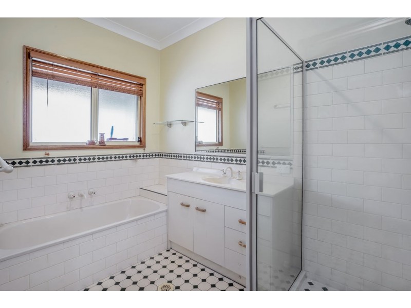 1 Nauru Place, Pacific Pines QLD 4211