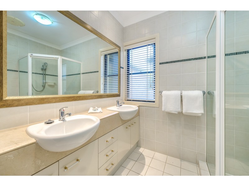80/76 Bayview Street, Runaway Bay QLD 4216