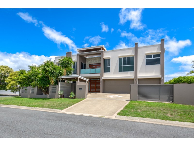 9 Zenith Crescent, Pacific Pines QLD 4211