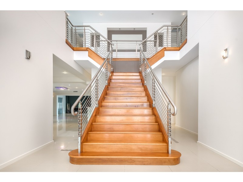 9 Zenith Crescent, Pacific Pines QLD 4211