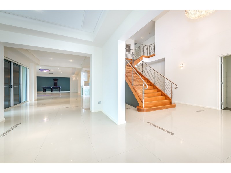 9 Zenith Crescent, Pacific Pines QLD 4211
