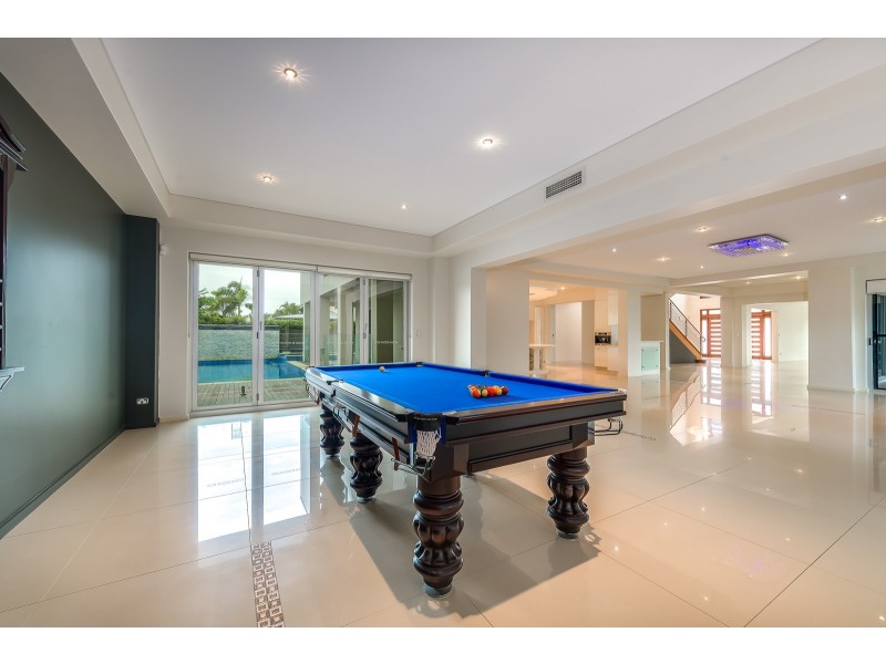 9 Zenith Crescent, Pacific Pines QLD 4211