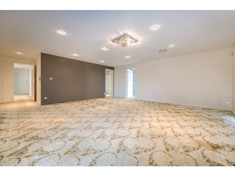 9 Zenith Crescent, Pacific Pines QLD 4211