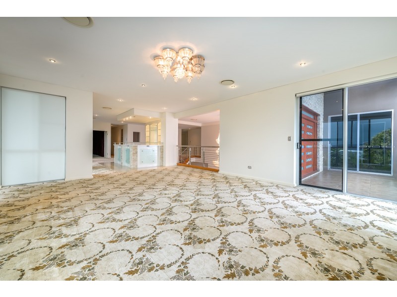 9 Zenith Crescent, Pacific Pines QLD 4211