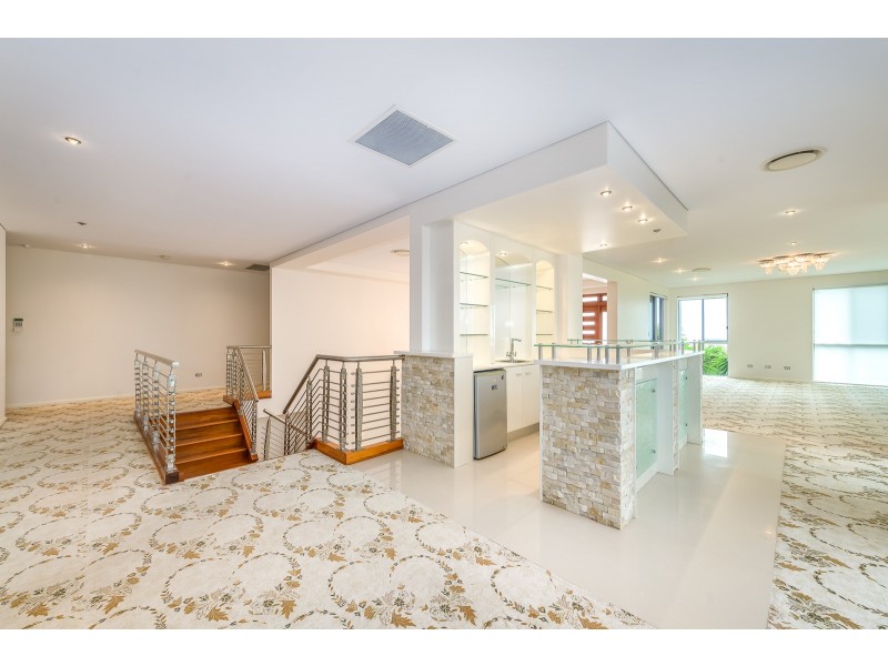 9 Zenith Crescent, Pacific Pines QLD 4211