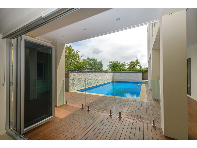 9 Zenith Crescent, Pacific Pines QLD 4211