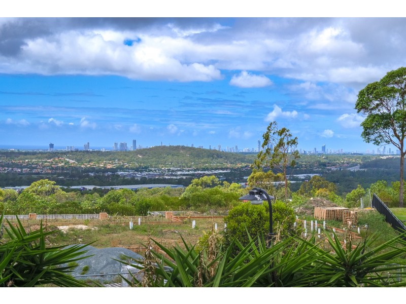 9 Zenith Crescent, Pacific Pines QLD 4211