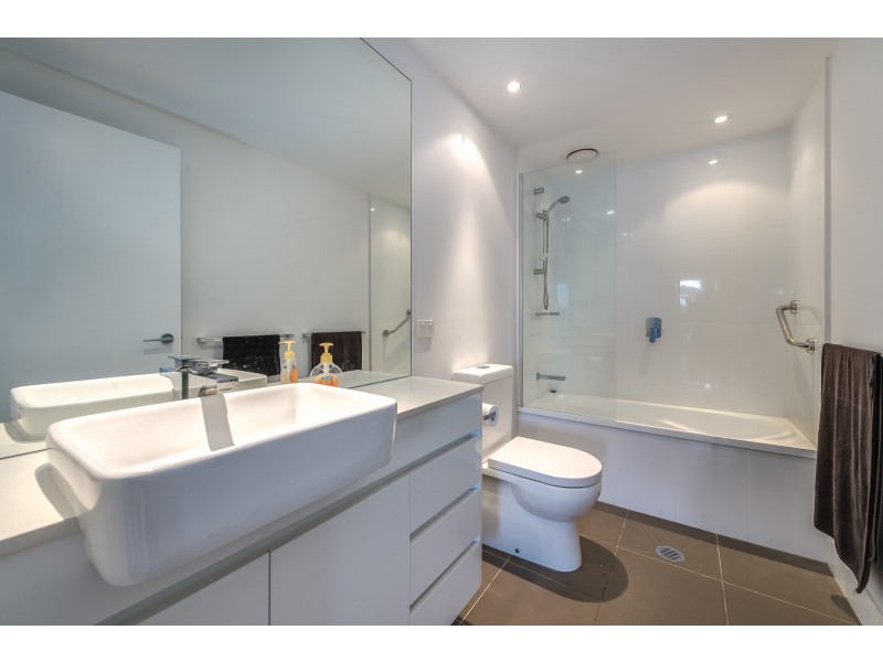 705/15 Compass Drive, Biggera Waters QLD 4216