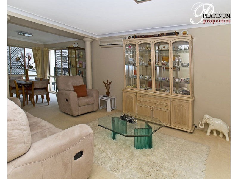 42 Gumleaf Drive, Molendinar QLD 4214