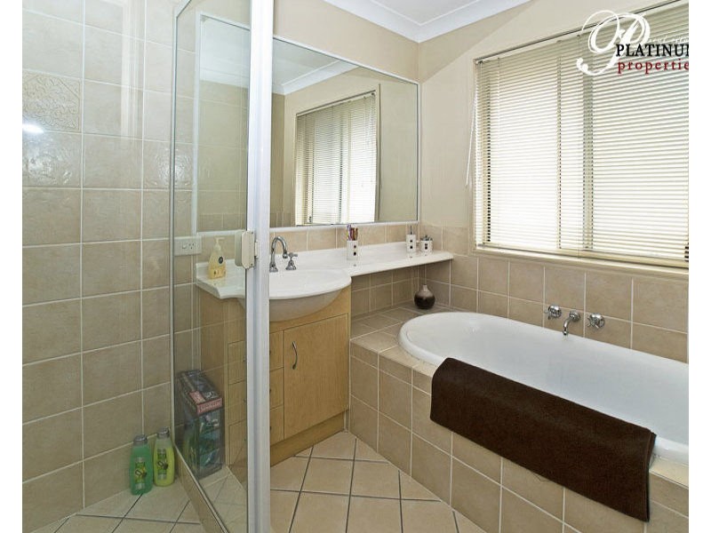 42 Gumleaf Drive, Molendinar QLD 4214