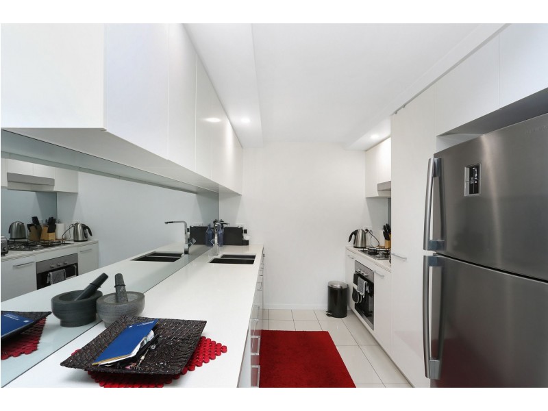 706/19 Imperial Parade, Labrador QLD 4215