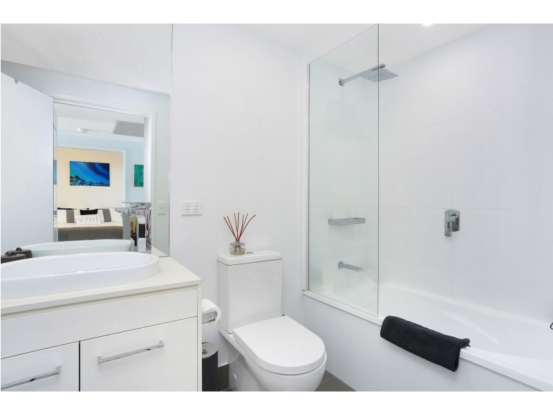 706/19 Imperial Parade, Labrador QLD 4215