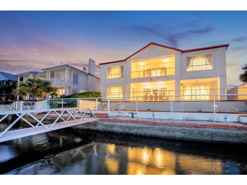 53 Cockleshell Court, Runaway Bay QLD 4216