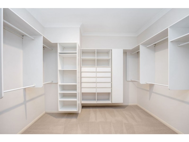 53 Cockleshell Court, Runaway Bay QLD 4216