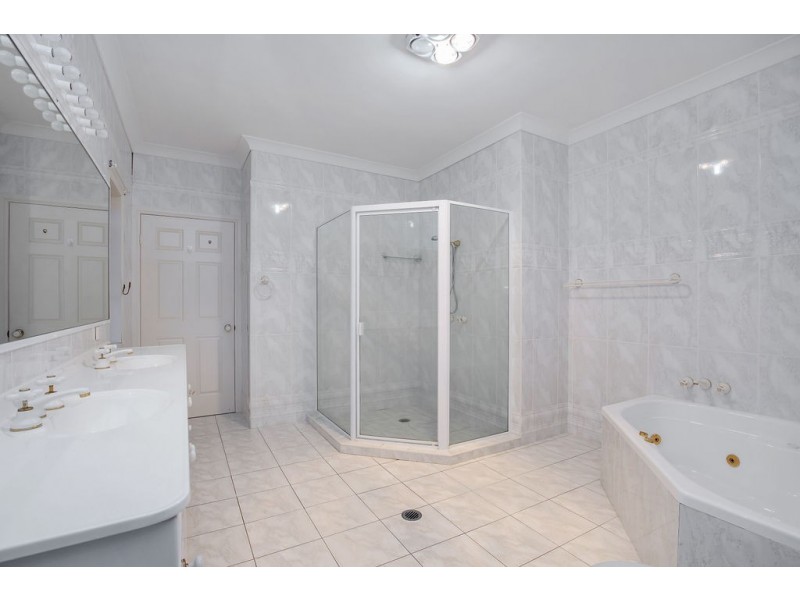 53 Cockleshell Court, Runaway Bay QLD 4216