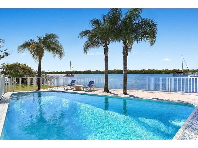 2 Paradise Parade, Paradise Point QLD 4216