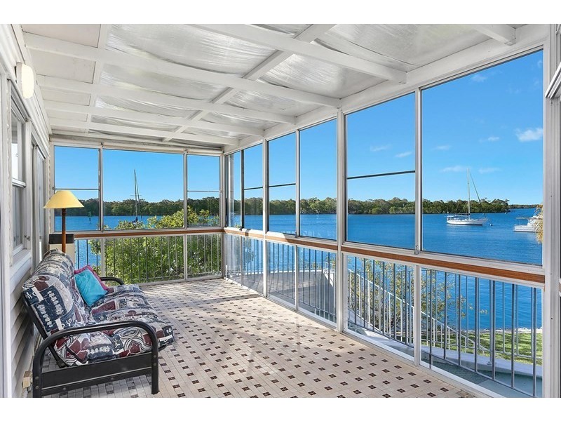 2 Paradise Parade, Paradise Point QLD 4216