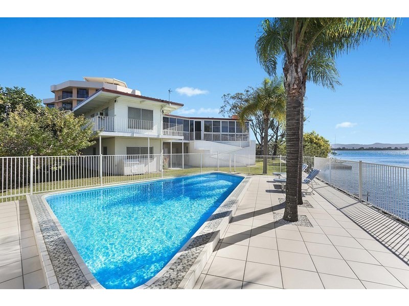 2 Paradise Parade, Paradise Point QLD 4216