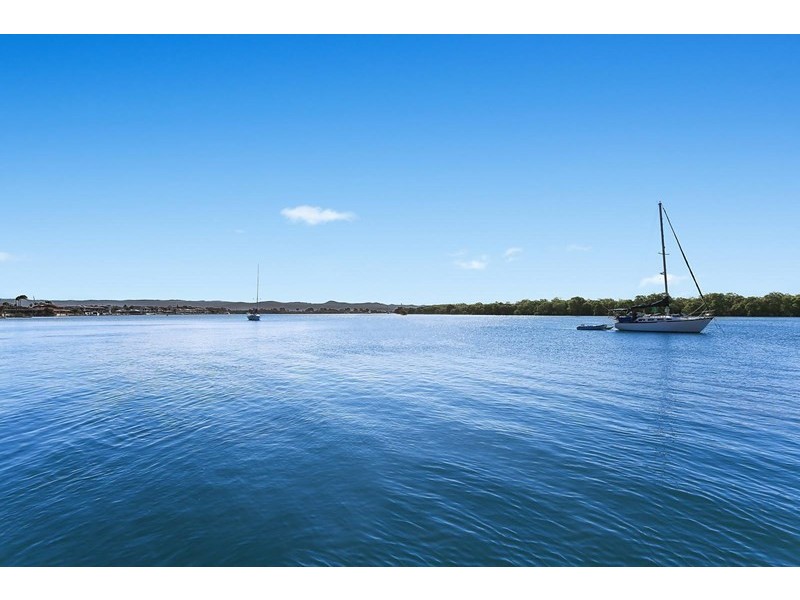 2 Paradise Parade, Paradise Point QLD 4216