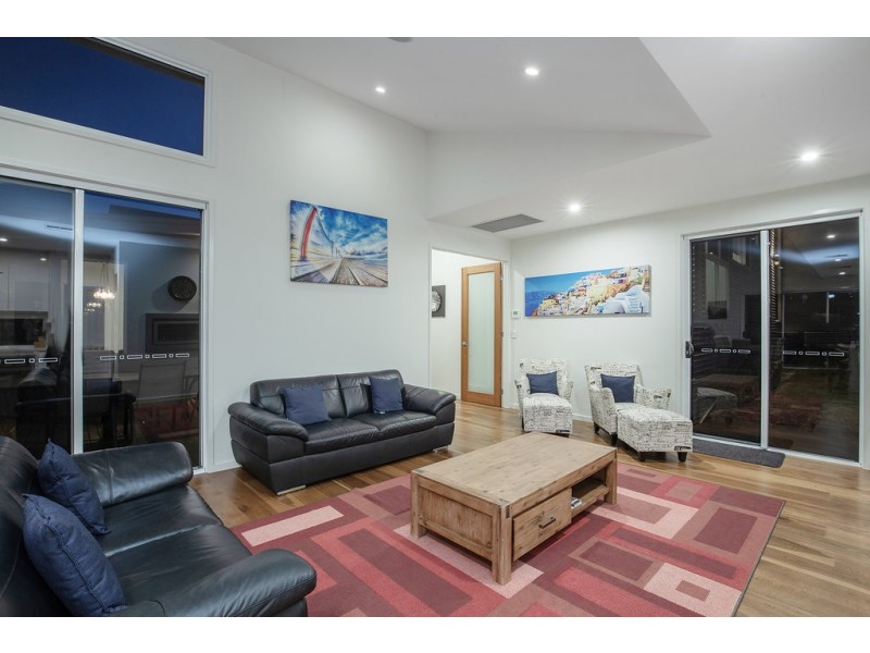 81 Magnetic Drive, Tamborine Mountain QLD 4272