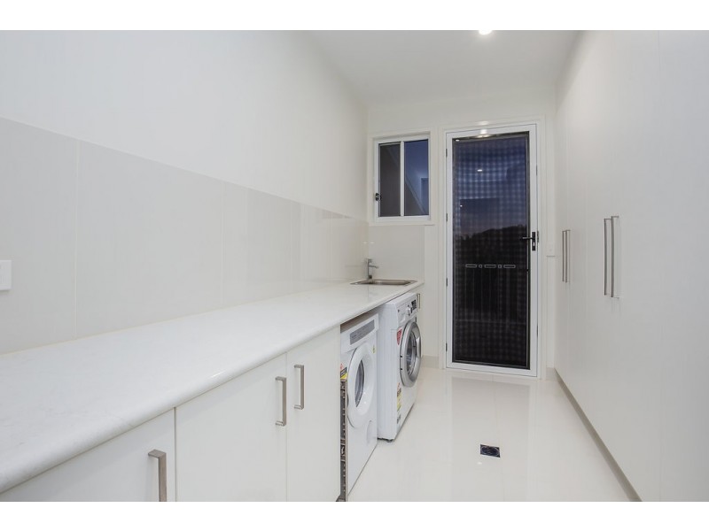 81 Magnetic Drive, Tamborine Mountain QLD 4272