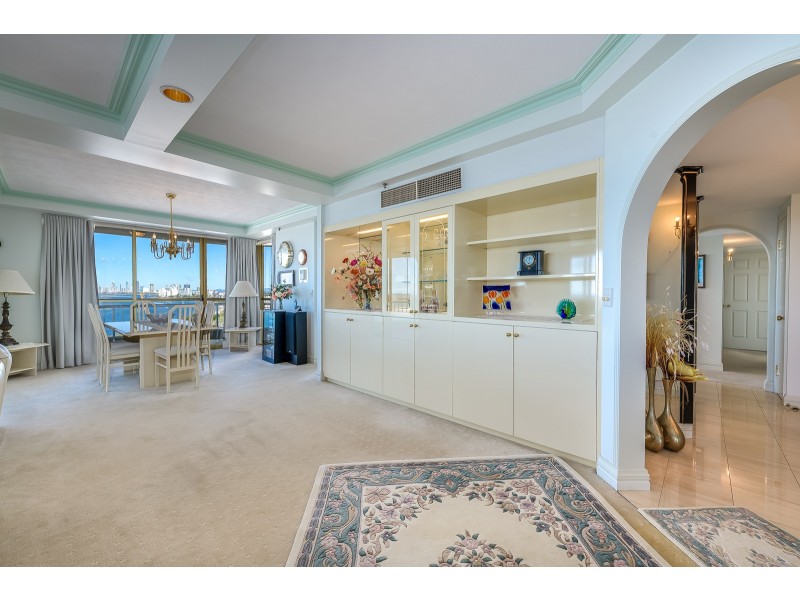 24/19 Oatland Esplanade, Runaway Bay QLD 4216 Platinum Properties