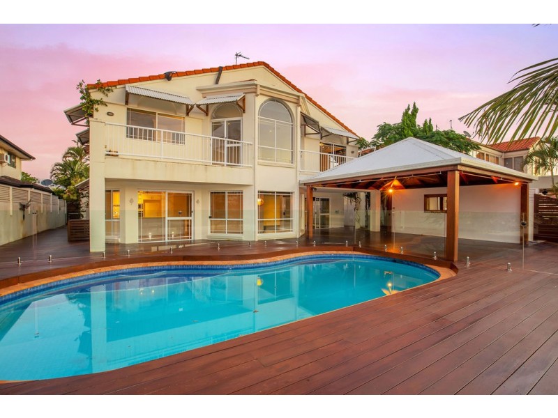 8 Folkstone Place, Runaway Bay QLD 4216