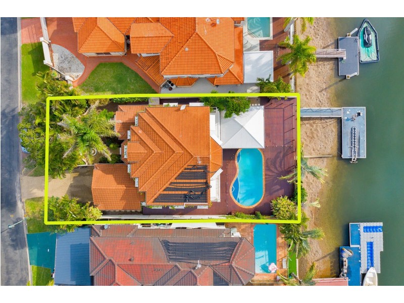 8 Folkstone Place, Runaway Bay QLD 4216