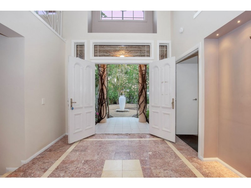 8 Folkstone Place, Runaway Bay QLD 4216