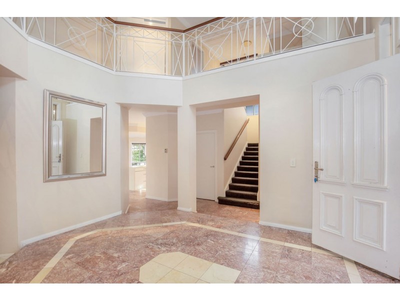 8 Folkstone Place, Runaway Bay QLD 4216