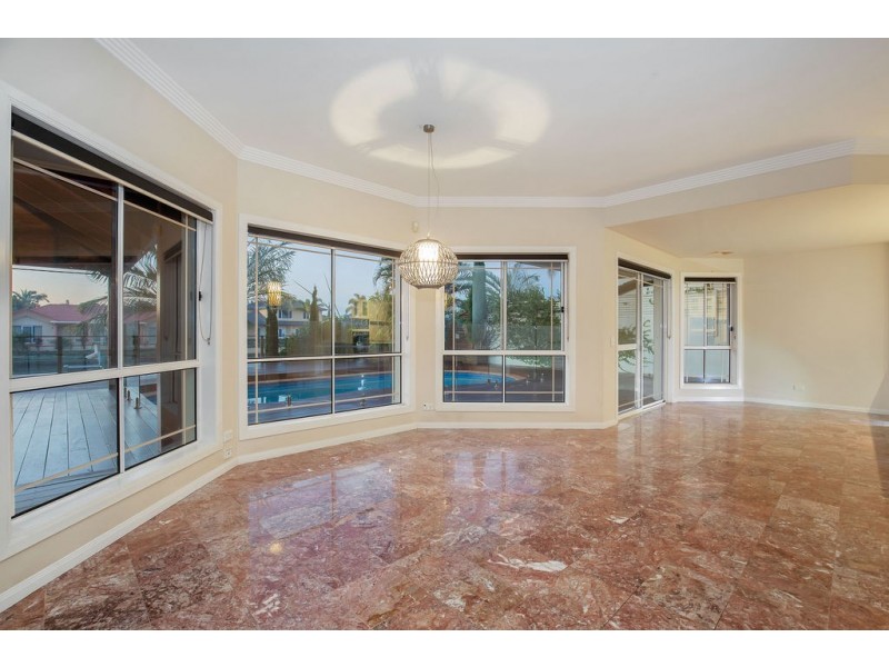 8 Folkstone Place, Runaway Bay QLD 4216