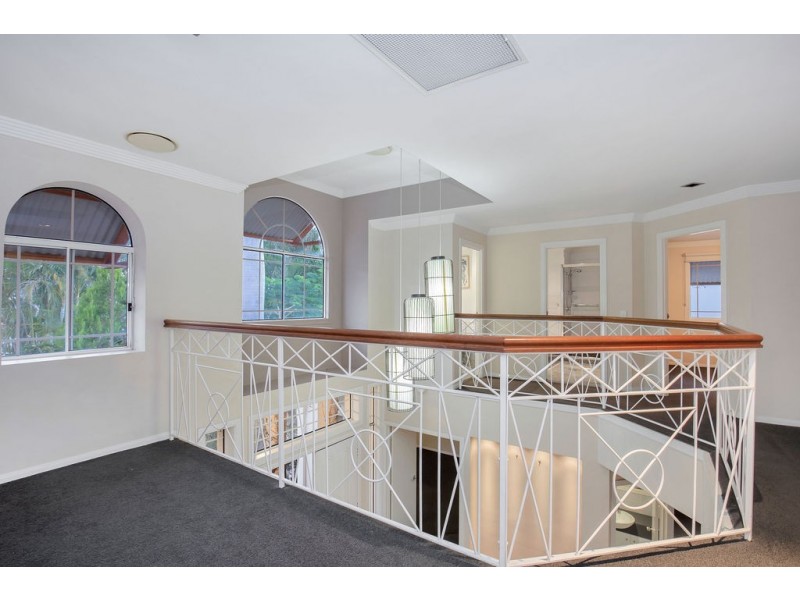 8 Folkstone Place, Runaway Bay QLD 4216