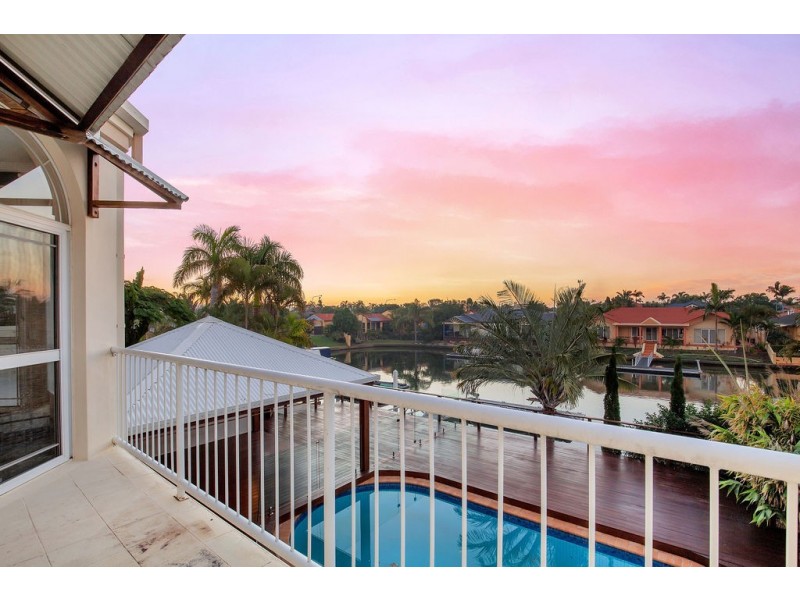 8 Folkstone Place, Runaway Bay QLD 4216