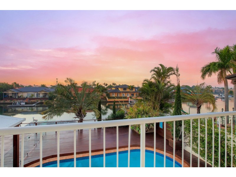 8 Folkstone Place, Runaway Bay QLD 4216