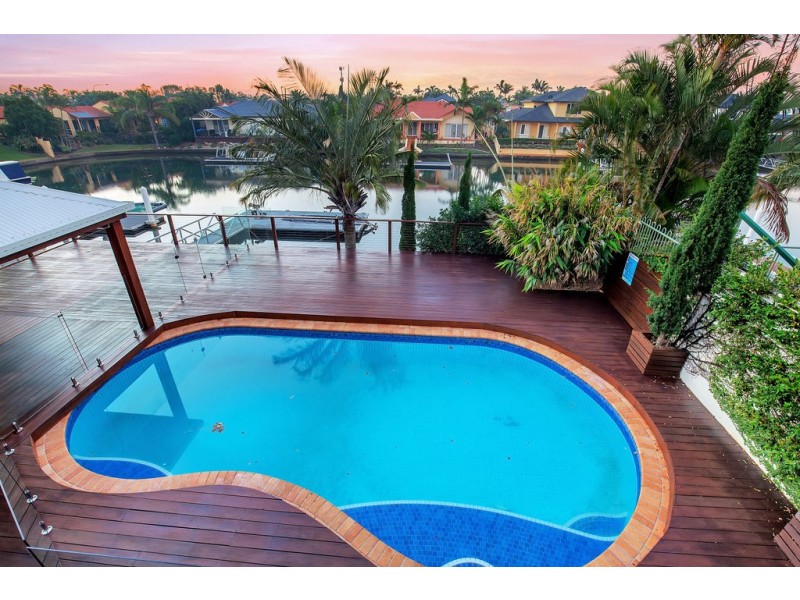 8 Folkstone Place, Runaway Bay QLD 4216