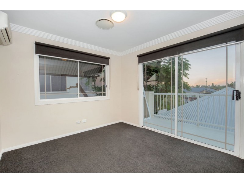 8 Folkstone Place, Runaway Bay QLD 4216