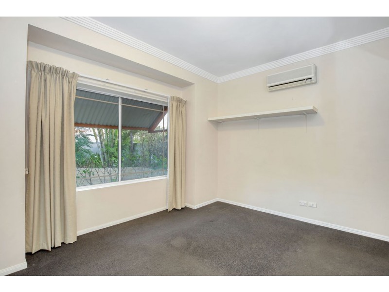 8 Folkstone Place, Runaway Bay QLD 4216