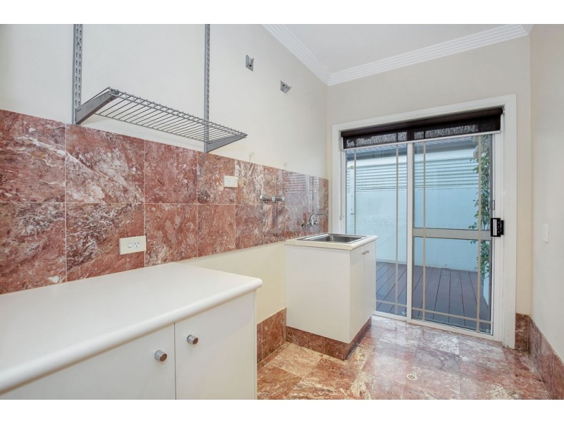 8 Folkstone Place, Runaway Bay QLD 4216