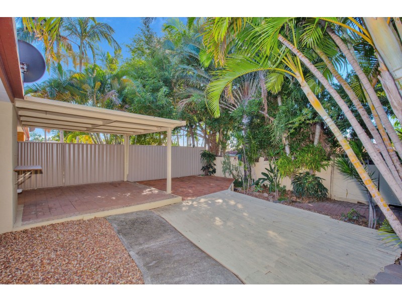 1/2 Callistemon Court, Arundel QLD 4214