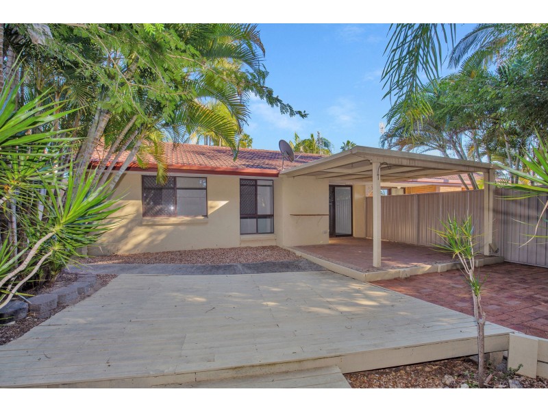 1/2 Callistemon Court, Arundel QLD 4214