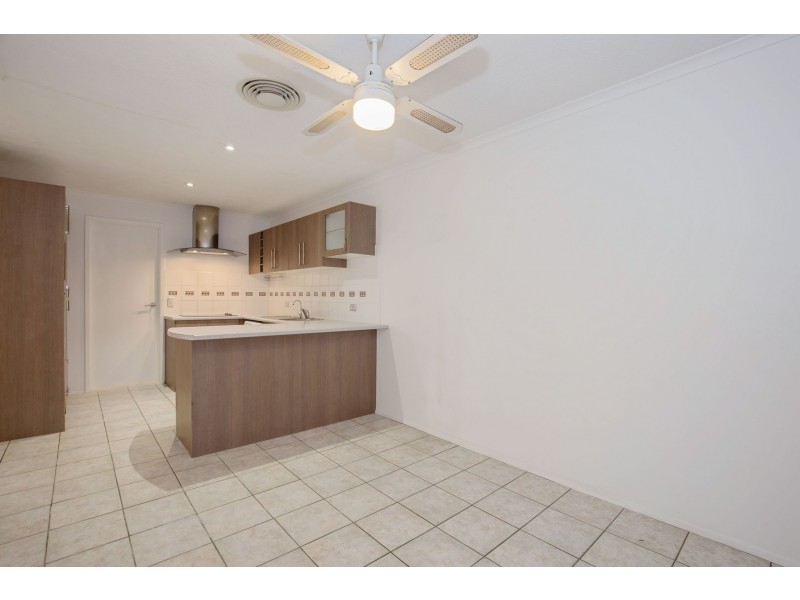 1/2 Callistemon Court, Arundel QLD 4214
