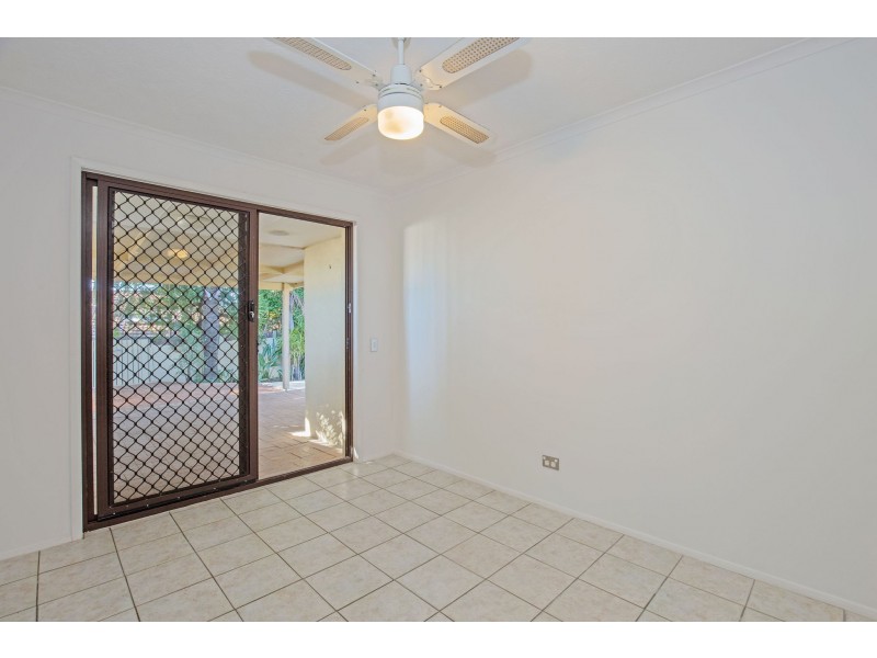 1/2 Callistemon Court, Arundel QLD 4214