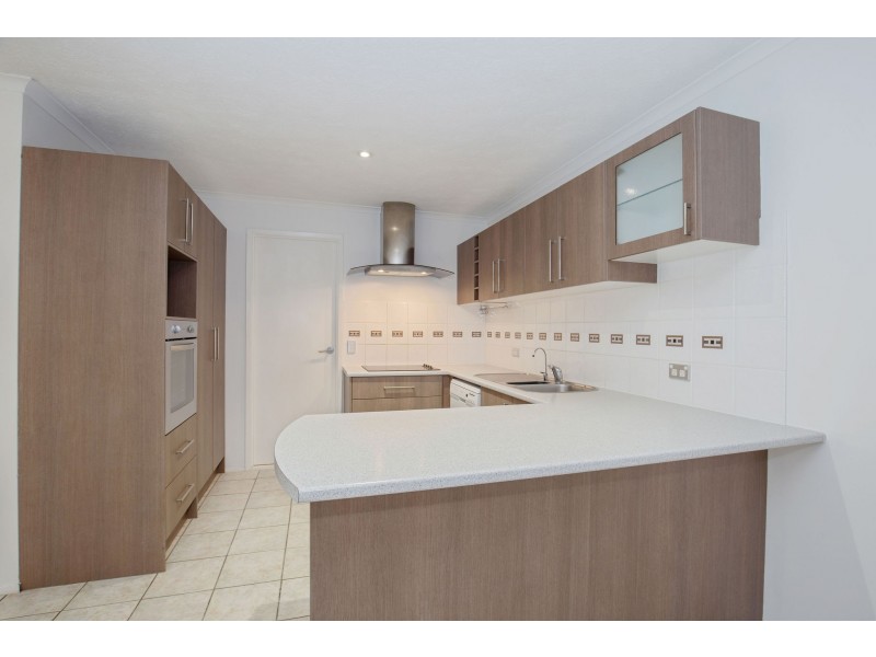 1/2 Callistemon Court, Arundel QLD 4214