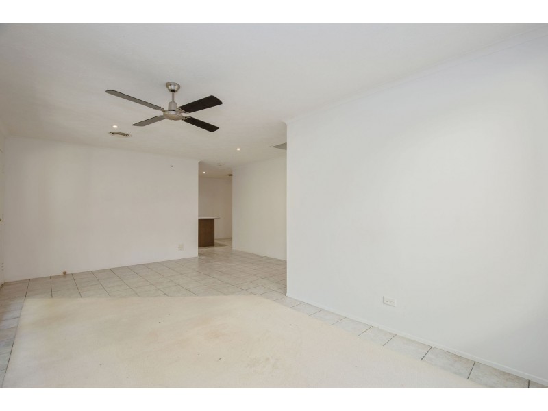 1/2 Callistemon Court, Arundel QLD 4214