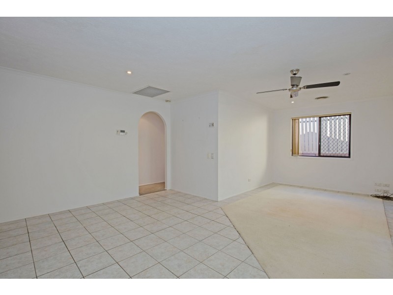 1/2 Callistemon Court, Arundel QLD 4214