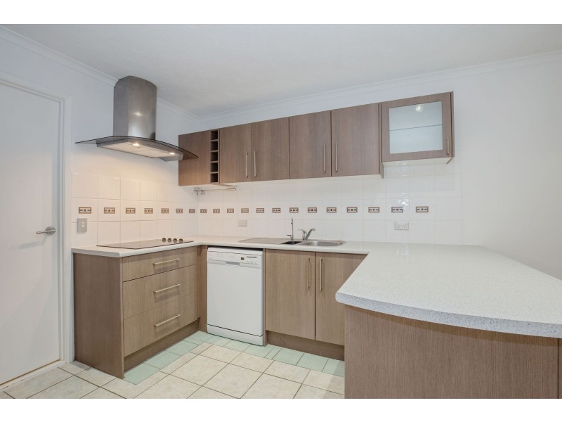 1/2 Callistemon Court, Arundel QLD 4214